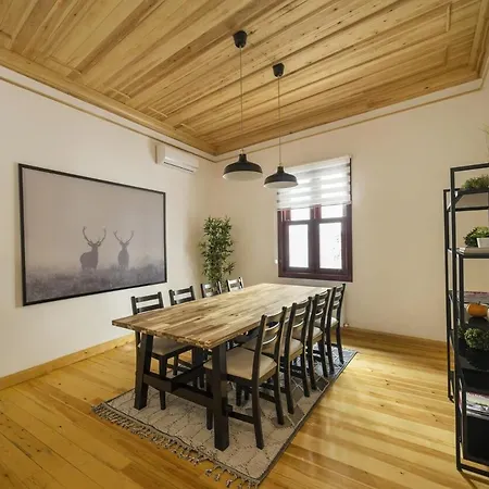 호텔 Newly Renovated Lavish Historic 6br House! #102