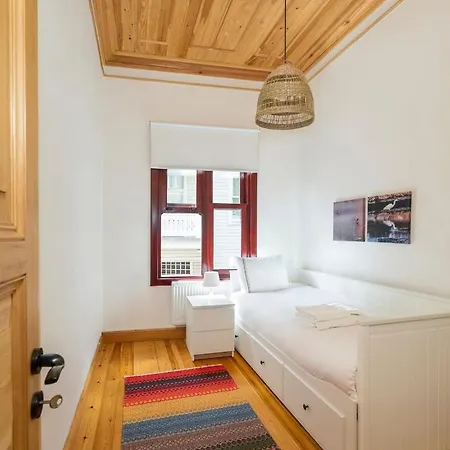 Newly Renovated Lavish Historic 6br House! #102 4*