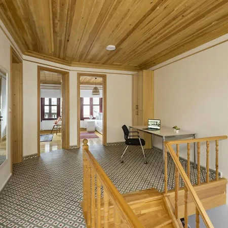 Hotel Newly Renovated Lavish Historic 6br House! #102 4*