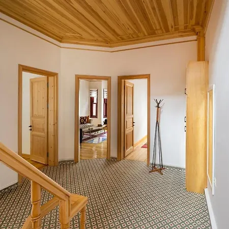 Hotel Newly Renovated Lavish Historic 6br House! #102 4*
