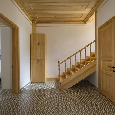 Newly Renovated Lavish Historic 6br House! #102 Hotel